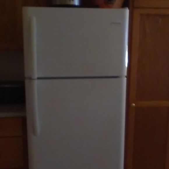 Frigidaire - Picture 2 of 3